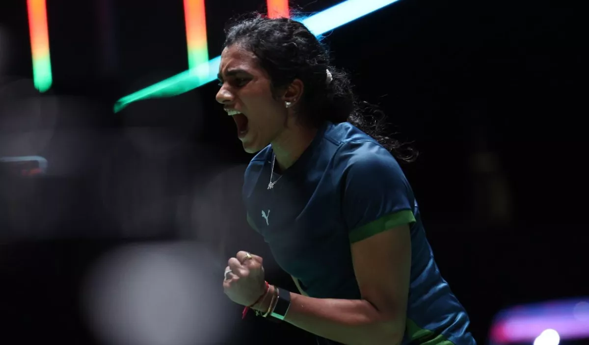 Sindhu survives Akechi challenge to reach French Open final. Ảnh: Telangana Today