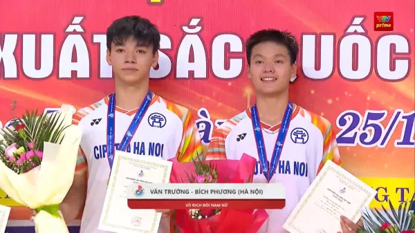 Phạm Văn Trường và Bùi Bích Phương của Hà Nội vô địch nội dung đôi nam nữ. Ảnh: Báo Văn Hóa